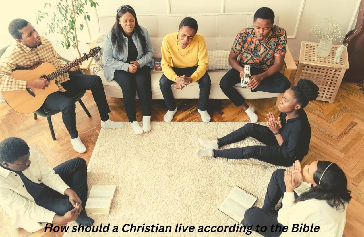 how-should-a-christian-live-according-to-the-bible-scriptures-explained